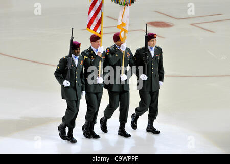 25 février 2012 - Raleigh, Caroline du Nord, États-Unis - Journée de reconnaissance militaire au cours de tonights jeu.défait les ouragans Panthers 3-2 au RBC Center de Raleigh en Caroline du Nord. (Crédit Image : © Anthony Barham/ZUMAPRESS.com)/Southcreek Banque D'Images