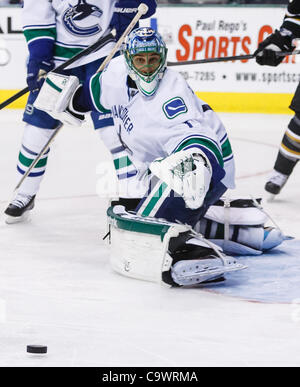 Le 26 février 2012 - Dallas, Texas, US - Gardien Roberto Luongo Canucks de Vancouver (1) au cours de l'action entre les Stars de Dallas et les Canucks de Vancouver. Dallas bat Vancouver 3-2 en prolongation à l'American Airlines Center. (Crédit Image : © Andrew Dieb/ZUMAPRESS.com)/Southcreek Banque D'Images