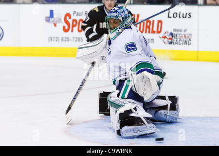 Le 26 février 2012 - Dallas, Texas, US - Gardien Roberto Luongo Canucks de Vancouver (1) au cours de l'action entre les Stars de Dallas et les Canucks de Vancouver. Dallas bat Vancouver 3-2 en prolongation à l'American Airlines Center. (Crédit Image : © Andrew Dieb/ZUMAPRESS.com)/Southcreek Banque D'Images