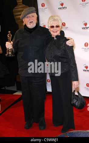 Marty Ingels, Shirley Jones aux arrivées pour l'Oscar Viewing Party at the Palms, Palms Casino Resort Hotel, Las Vegas, NV le 26 février 2012. Photo par : MORA/Everett Collection Banque D'Images