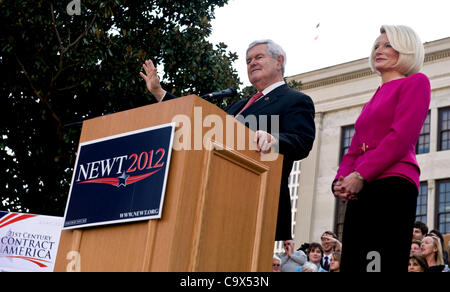 27 février 2012 - Nashville, TN, USA - avec son épouse Callista à son côté, Newt Gingrich campagnes à un rallye sur les étapes de l'est du State Capitol. Banque D'Images