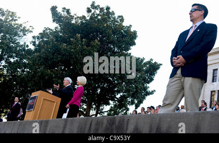 27 février 2012 - Nashville, TN, USA - avec son épouse Callista à son côté, Newt Gingrich campagnes à un rallye sur les étapes de l'est du State Capitol. Banque D'Images