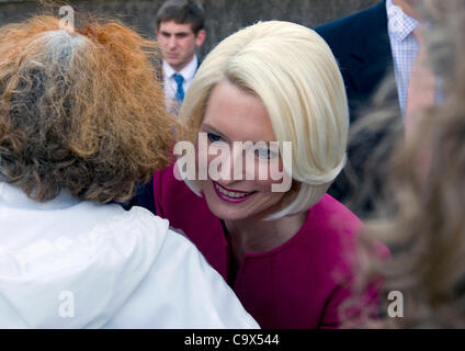 27 février 2012 - Nashville, TN, USA - Callista Gingrich salue des partisans après la campagne de son mari rallye sur les étapes de l'est la capitale de l'Etat. Banque D'Images