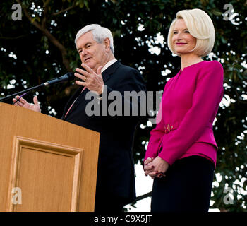 27 février 2012 - Nashville, TN, USA - avec son épouse Callista à son côté, Newt Gingrich campagnes à un rallye sur les étapes de l'est du State Capitol. Banque D'Images