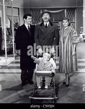 EDDIE FISHER avec Debbie Reynolds , Adolphe Menjou et bébé Donald Gray.Paquet de joie 1956.Fourni par Photos, inc.(Image Crédit : Â© fourni par Globe Photos, Inc/Globe Photos/ZUMAPRESS.com) Banque D'Images