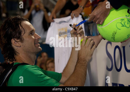 28 FÉVRIER- Delray Beach, FL- tournoi du Circuit des Champions 2012 à l'ITC de Delray Beach. CARLOS MOYA (ESP) célèbre sa victoire sur Ivan Lendl (USA) pour remporter son cinquième titre en six essais depuis son arrivée e Champions Tour. (Photo par Andrew Patron/Zuma Press) Banque D'Images