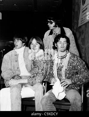 Jun 29, 1967 ; Londres, Royaume-Uni ; PETER TORK, MICKY DOLENZ, Davy Jones, et Mike NESMITH faisant leur première apearance au Royaume-Uni (Image Crédit : © Keystone Photos USA/ZUMAPRESS.com) Banque D'Images