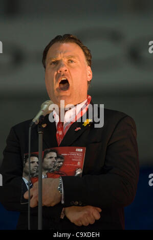 Pays de Galles v Costa Rica - Gary Speed Match commémoratif au Cardiff City Stadium : galles Opera singer Bryn Terfel chanter au début du jeu. Banque D'Images