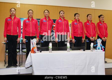 (L à R) Rina Miura, Natsuki Planchon, Airi Hatakeyama, Nina Saeed Yokota, Régie Matsubara, Yuka Endo, Kotono Tanaka, le 28 février 2012 - Gymnastique Rythmique : Sebastian Coe, président du LOCOG, NTC inspectés au niveau National Training Center, Tokyo, Japon. (Photo de Daiju Kitamura/AFLO SPORT) [1045] Banque D'Images