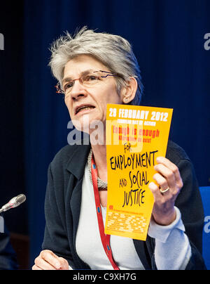 1 mars 2012 - Bruxelles, BXL, Belgique - Bernadette SÃ©ged, Secrétaire général de la Confédération Européenne des Syndicats (CES) au cours d'une conférence de presse après un sommet social tripartite au siège de l'UE à Bruxelles, Belgique le 2012-03-01 Le Belge, qui devrait être rendu nouveau mandat de 30 mois Banque D'Images