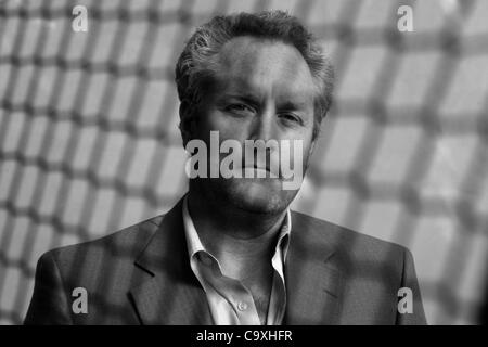 1 mars 2012 - Los Angeles, Californie, États-Unis - ANDREW BREITBART (Février 1, 1969 - mars 1, 2012), éditeur américain de commentateur et auteur, s'est effondré et est mort en marchant près de son domicile de Los Angeles. Il a été 43. Le parti conservateur éditeur d'Internet a éclaté le scandale A. Weiner sextos par affichage Banque D'Images