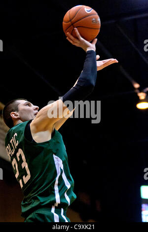 29 février 2012 - Kent, Ohio, États-Unis - avant l'Ohio Ivo Baltic (23) met en place un tir pendant la seconde moitié contre l'état de Kent. La Kent State Golden Flashes défait l'Ohio Bobcats 68-61 dans le jeu joué au Centre MAC à Kent, Ohio. (Crédit Image : © Frank Jansky/ZUMAPRESS.com)/Southcreek Banque D'Images
