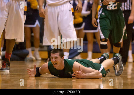 29 février 2012 - Kent, Ohio, États-Unis - avant l'Ohio Ivo Baltic (23) est sur la cour après la plongée pour une balle lâche durant la seconde moitié contre l'état de Kent. La Kent State Golden Flashes défait l'Ohio Bobcats 68-61 dans le jeu joué au Centre MAC à Kent, Ohio. (Crédit Image : © Frank Jansky/Sou Banque D'Images