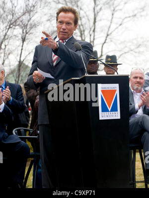 02 mars 2012 - Columbus, OH, USA - Le gouverneur Arnold Schwarzenegger assiste à l'inauguration d'un huit pieds, 600 livres, statue en bronze de lui-même à la 24e conférence annuelle de l'Arnold Festival sportif. Banque D'Images