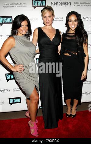 Kathy Wakile, Sonja Morgan, Melissa Gorga aux arrivées pour Premiere de Bravo's Million Dollar LISTING NEW YORK, toit de capture, New York, NY 2 Mars, 2012. Photo par : Steve Mack/Everett Collection Banque D'Images