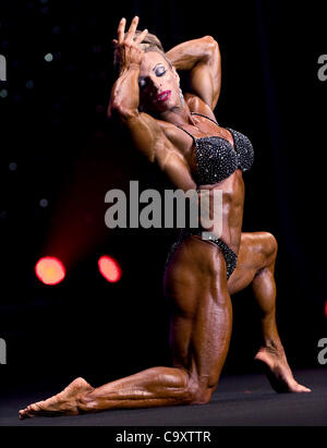 02 mars 2012 - Columbus, OH, USA - Deuxième place Debi Laszewski des USA est en concurrence dans le Championnat International 2012 Mme à la 24e conférence annuelle de l'Arnold Festival sportif. Banque D'Images