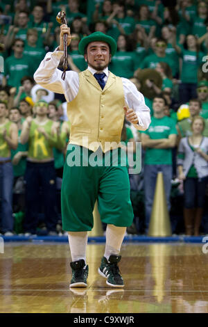 Le 2 mars 2012 - South Bend, Indiana, États-Unis - l'église Notre Dame lutin effectue lors de match de basket-ball NCAA entre Providence et Notre Dame. La Cathédrale Notre Dame Fighting Irish défait les Providence Friars 75-69 en match à Purcell Pavilion à Joyce Center à South Bend, Indiana. (Crédit de droit Banque D'Images