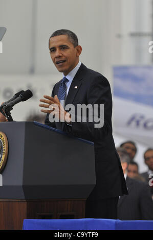 08 mars 2012 - Richmond, Virginie, États-Unis - Le président américain Barack Obama visite l'usine de Rolls-Royce dans le comté de Prince George Crosspointe pour dévoiler un plan de relance de l'emploi dans le secteur manufacturier aux États-Unis (Image Crédit : © Tina Fultz/ZUMAPRESS.com) Banque D'Images