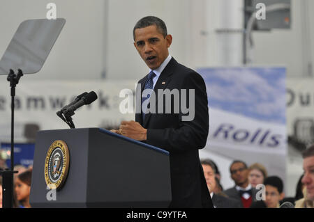 08 mars 2012 - Richmond, Virginie, États-Unis - Le président américain Barack Obama visite l'usine de Rolls-Royce dans le comté de Prince George Crosspointe pour dévoiler un plan de relance de l'emploi dans le secteur manufacturier aux États-Unis (Image Crédit : © Tina Fultz/ZUMAPRESS.com) Banque D'Images