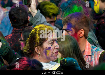 - Holi festival hindou de couleur, Twickenham, Richmond upon Thames, London, UK. 10/03/2012 Banque D'Images