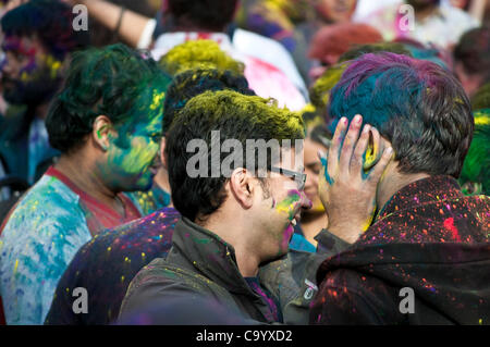 - Holi festival hindou de couleur, Twickenham, Richmond upon Thames, London, UK. 10/03/2012 Banque D'Images