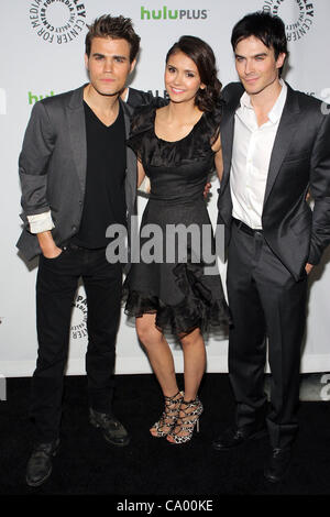 10 mars 2012 - Los Angeles, Californie, États-Unis - Paul Wesley, Nina Dobrev, Ian Somerhalder.Le PaleyFest 2012 présente ''Vampire Diaries'' tenue à l'Saban Theatre, Los Angeles, CA. 10 mars 2012 - Crédit : Image.(Â©/TLeopold ZUMAPRESS.com)/Photos Globe Banque D'Images