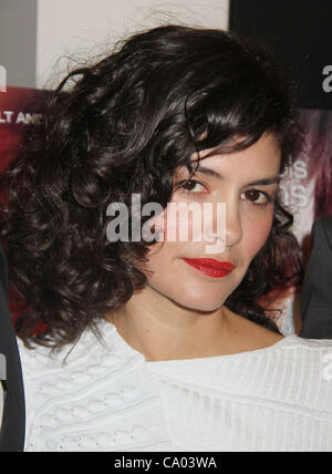 11 mars 2012 - New York, New York, États-Unis - actrice Audrey Tautou assiste à la première de New York "délicatesse" qui a eu lieu au cours de la soirée de clôture de "Rendez-Vous with French Cinema" au Walter Reade Theater au Lincoln Center. (Crédit Image : © Kaszerman ZUMAPRESS.com)/Nancy Banque D'Images