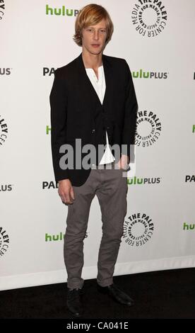 Gabriel Mann aux arrivées de vengeance au PaleyFest 2012, Saban Theatre, Los Angeles, CA, 11 mars 2012. Photo par : Emiley Schweich/Everett Collection Banque D'Images