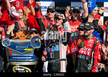 11 mars 2012 - Las Vegas, Nevada, États-Unis - Tony Stewart, conducteur de la (14) Mobil 1 / Office Depot Chevrolet Impala, remporte la série NASCAR Sprint Cup Kobalt Tools 400 à Las Vegas Motor Speedway. (Crédit Image : © Matt/ZUMAPRESS.com) Gdowski/Southcreek Banque D'Images