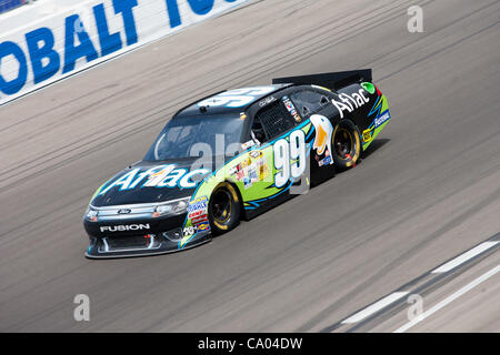 11 mars 2012 - Las Vegas, Nevada, États-Unis - Carl Edwards, conducteur de la # 99 Aflac Ford Fusion, au cours de la passionnante course à la NASCAR Sprint Cup Series Kobalt Tools 400 à Las Vegas Motor Speedway de Las Vegas, Nevada. (Crédit Image : © Matt/ZUMAPRESS.com) Gdowski/Southcreek Banque D'Images