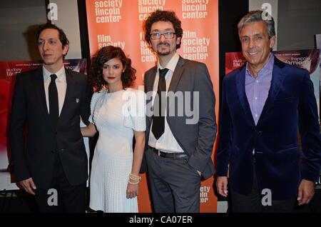 Stéphane Foenkinos, Audrey Tautou, David Foenkinos, Charles Cohen aux arrivées pour soirée de clôture de la délicatesse, Walter Reade Theater, New York, NY Le 11 mars 2012. Photo par : Derek Storm/Everett Collection Banque D'Images