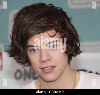 12 mars 2012 - New York, New York, États-Unis - le chanteur HARRY Styles du groupe 'un sens' fait la promotion de leur nouveau CD à J&R Music World. (Crédit Image : © Kaszerman ZUMAPRESS.com)/Nancy Banque D'Images