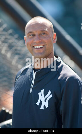 Derek Jeter (Yankee), 6 mars 2012 - MLB : Derek Jeter des Yankees de New York au cours d'un stage de printemps match contre les Pirates de Pittsburgh à McKechnie Field à Bradenton, Florida, United States. (Photo de Thomas Anderson/AFLO) (journal japonais) Banque D'Images