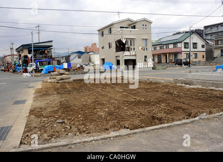 Le 9 mars 2012, Miyako City, Japon - La Ville de Miyako, quelque 480 km au nord-est de Tokyo, qui a été englouti par le tsunami de l'eau noir massif est maintenant en processus de rétablissement de la pire catastrophe jamais des nations Unies le vendredi 9 mars 2012, que les débris et les infrastructures ont été supprimés.  <br > <br > Un an Banque D'Images