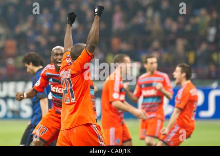 Souleymane Diawara (Marseille), le 13 mars 2012 - Football : Souleymane Diawara de Marseille célèbre après la Ligue des Champions Tour de 16, 2e match aller entre l'Inter Milan 2-1 Olympique de Marseille au Stadio Giuseppe Meazza de Milan, Italie. Photo par Enrico Calderoni/AFLO SPORT) [03 Banque D'Images