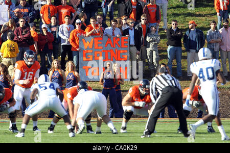 12 novembre 2011 - Charlottesville, Virginia, United States - le Virginia Cavaliers a accueilli la Duke Blue Devils le 12 novembre 2011 à Scott Stadium à Charlottesville, Virginie. Virginie battu Duc 31-21. (Crédit Image : © Andrew Shurtleff/ZUMAPRESS.com) Banque D'Images