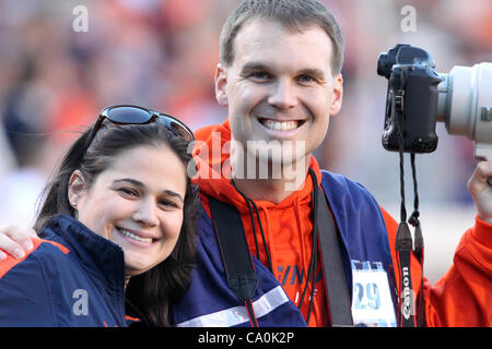 12 novembre 2011 - Charlottesville, Virginia, United States - pendant le jeu le 12 novembre 2011 à Scott Stadium à Charlottesville, Virginie. Virginie battu Duc 31-21. (Crédit Image : © Andrew Shurtleff/ZUMAPRESS.com) Banque D'Images