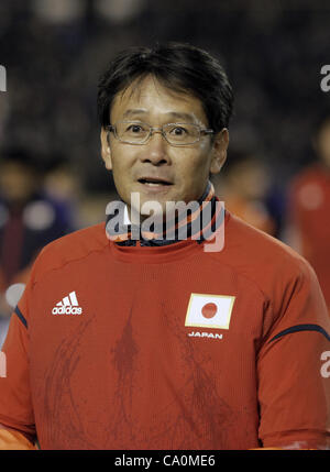 14 mars 2012 - Tokyo, Japon - les joueurs du Japon mélanger leur entraîneur en chef TAKASHI SEKIZUKA est perçu au cours de la qualification d'Asie pour le soccer 2012 Jeux Olympiques entre U-23 de l'équipe nationale du Japon et de l'équipe Nationa Bahreïn au stade national le 14 mars 2012 à Tokyo, Japon. (Crédit Image : © Banque D'Images