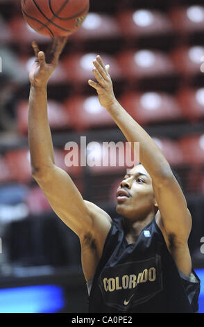 14 mars 2012 - Albuquerque, NM, États-Unis - Colorado's Spencer Dinwiddie shoots autour pendant la pratique dans la fosse le mercredi après-midi. Samedi, Mars 10, 2012. (Crédit Image : © Jim Thompson/Albuquerque Journal/ZUMAPRESS.com) Banque D'Images