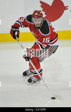 17 mars 2012 - Newark, New Jersey, États-Unis - Devils du New Jersey l'avant Petr Sykora (15) dans la Ligue nationale de hockey l'action au Prudential Center de Newark dans le New Jersey les Penguins de Pittsburgh et les Devils du New Jersey sont à égalité 1 à 1 à la fin de la première période (crédit Image : © Brooks von Arx/Southcreek Banque D'Images