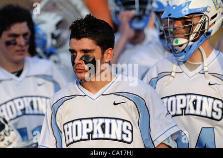 17 mars 2012 - Baltimore, Maryland, États-Unis - Baltimore, MD - 17 Mars : Hopkins dvd's la peinture de la guerre pendant le Syracuse v John Hopkins mens partie de crosse de Homewood Domaine le 17 mars 2012 à Baltimore, MD. (Crédit Image : © Ryan Lasek/Eclipse/ZUMAPRESS.com) Banque D'Images