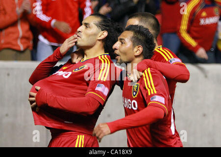 17 mars 2012 - Sandy, Utah, États-Unis - Real Salt Lake en avant Fabian Espindola (7) célèbre un but pour sa femme enceinte contre les New York Red Bulls lors de leur ouverture à domicile dans la région de Rio Tinto Stadium. (Crédit Image : © Stephen Holt/Southcreek/ZUMAPRESS.com) Banque D'Images