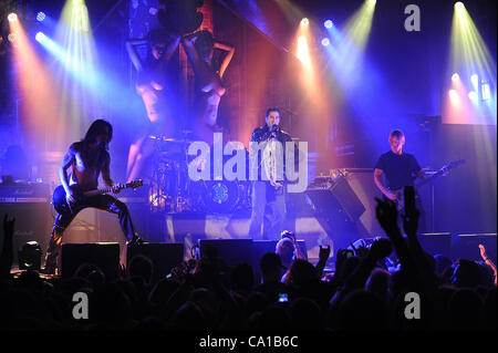 Mar 10, 2012 - Myrtle Beach en Caroline du Sud, USA - le chanteur Perry Farrell, le guitariste Dave Navarro, Stephen Perkins le batteur et le bassiste CHRIS CHANEY de Jane's Addiction la bande effectue vivre comme leur tour 2012 fait une halte à la Maison du Blues situé dans la région de Myrtle Beach. Copyright 2012 Jason Mo Banque D'Images