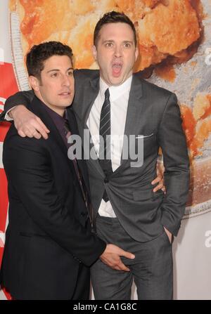 Jason Biggs, Eddie Kaye Thomas aux arrivées pour AMERICAN REUNION Premiere, le Grauman's Chinese Theatre, Los Angeles, CA, 19 mars 2012. Photo par : Dee Cercone/Everett Collection Banque D'Images