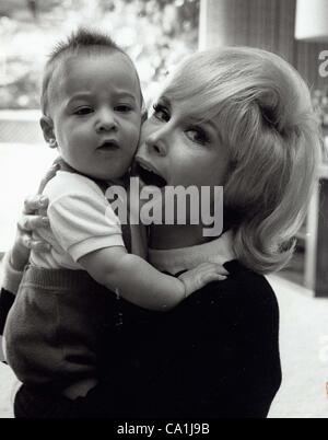 BARBARA EDEN avec fils Matthieu Ansara.Fourni par Photos, inc.(Image Crédit : Â© fourni par Globe Photos, Inc/Globe Photos/ZUMAPRESS.com) Banque D'Images