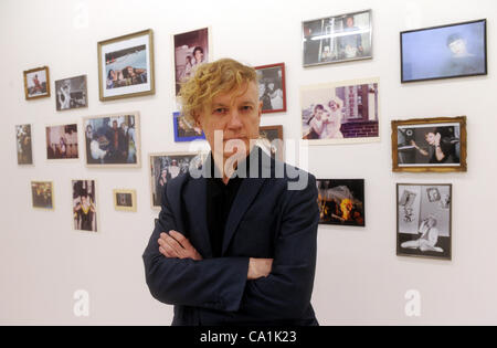 L'exposition dada Groovy lounge revisitée de Robert Carrithers, photographe américain et cinéaste, qui vit à Prague, a été lancé à Prague, en République tchèque, le 20 mars 2012. (CTK Photo/Vit Simanek) Banque D'Images