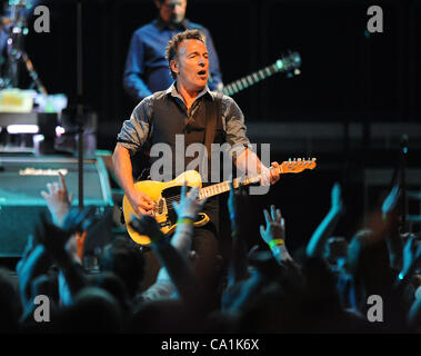 Mar 19, 2012 - Greensboro, Caroline du Nord), USA - Musicien Bruce Springsteen et le E Street Band effectue vivre comme leurs 2012 'Wrecking Ball Tour' rend un arrêt au Greensboro Coliseum. Copyright 2012 Jason Moore. (Crédit Image : © Jason Moore/ZUMAPRESS.com) Banque D'Images