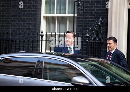 Downing Street, London, UK. 21.03.2012 photo montre le premier ministre britannique, David Cameron, de quitter Downing Street avant les 2012 Budget du Royaume-Uni. Banque D'Images