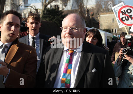 Londres, Royaume-Uni. 21/03/12.UK . Rt Hon Eric Pickles ( à droite) au Collège Jardin en face de la Chambre des Lords. Banque D'Images