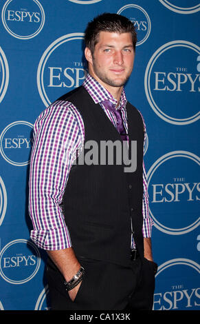 13 juillet 2011 - Los Angeles, Californie, États-Unis - Denver Broncos TIM TEBOW' dans la salle de presse de l'ESPN 2011 ESPY awards au Nokia Theater dans le centre-ville de Los Angeles. (Crédit Image : © John Schreiber/ZUMAPRESS.com) Banque D'Images